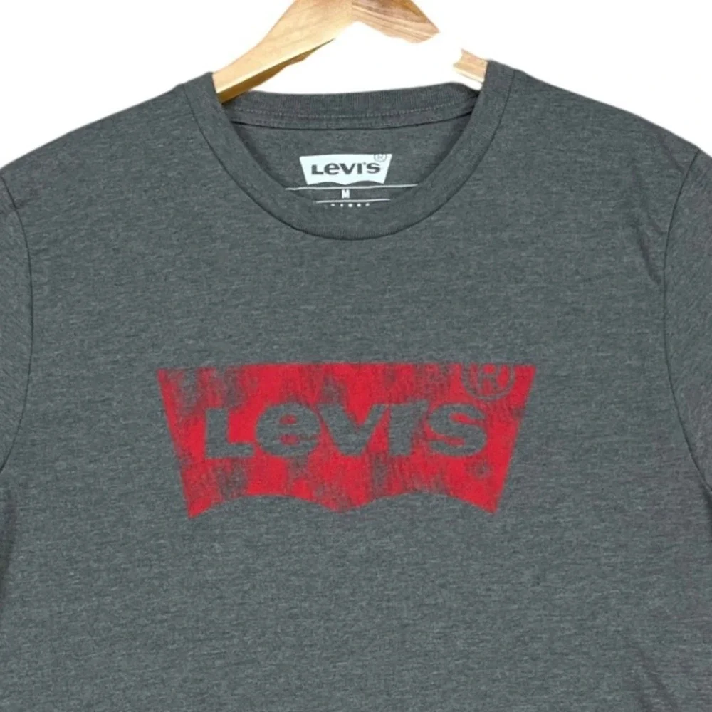 Levi's T-Shirt Mens Size Medium Gray Red Heather‎ Short Sleeve Batwing LOGO